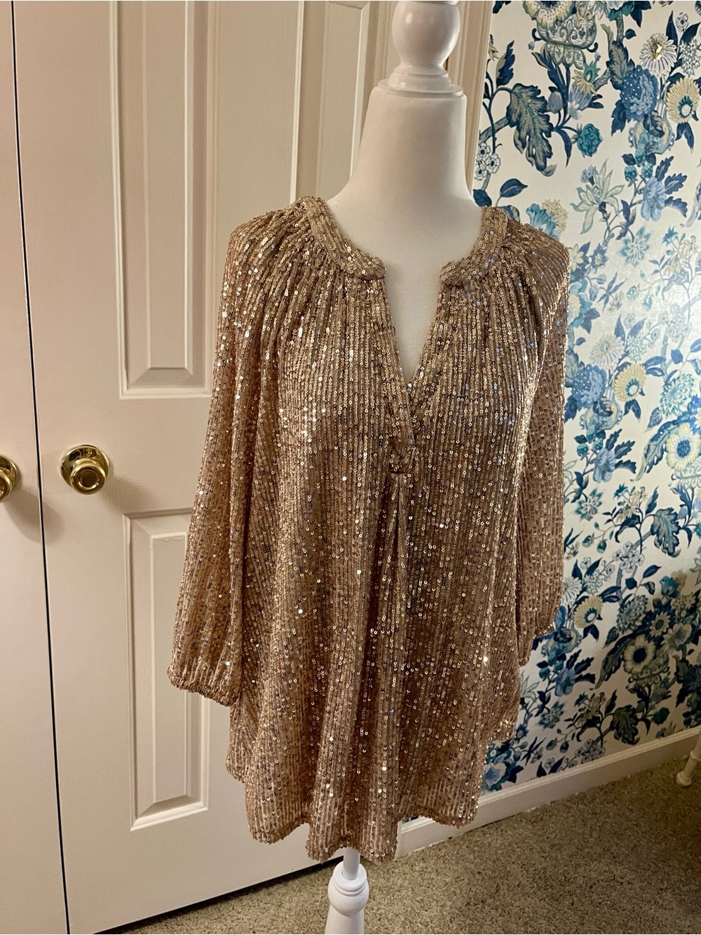 crown & ivy Sequin Pleated Tunic in Champagne Gold
